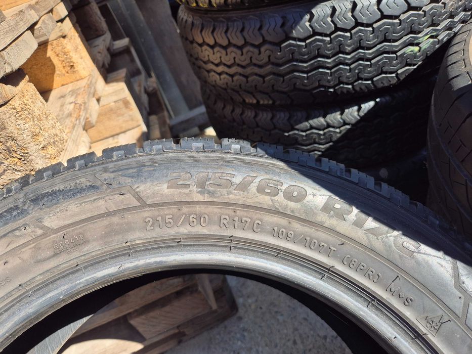 2 Anvelope M+S IARNA - 215/60/17C - Pirelli Carrier - CA UNELE NOI - DOT 2020 !