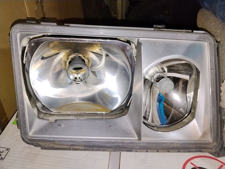 Фара правая Mercedes-Benz 124