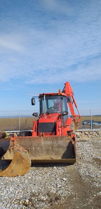 Vând buldoexcavator Fai Komatsu 898, 4x4