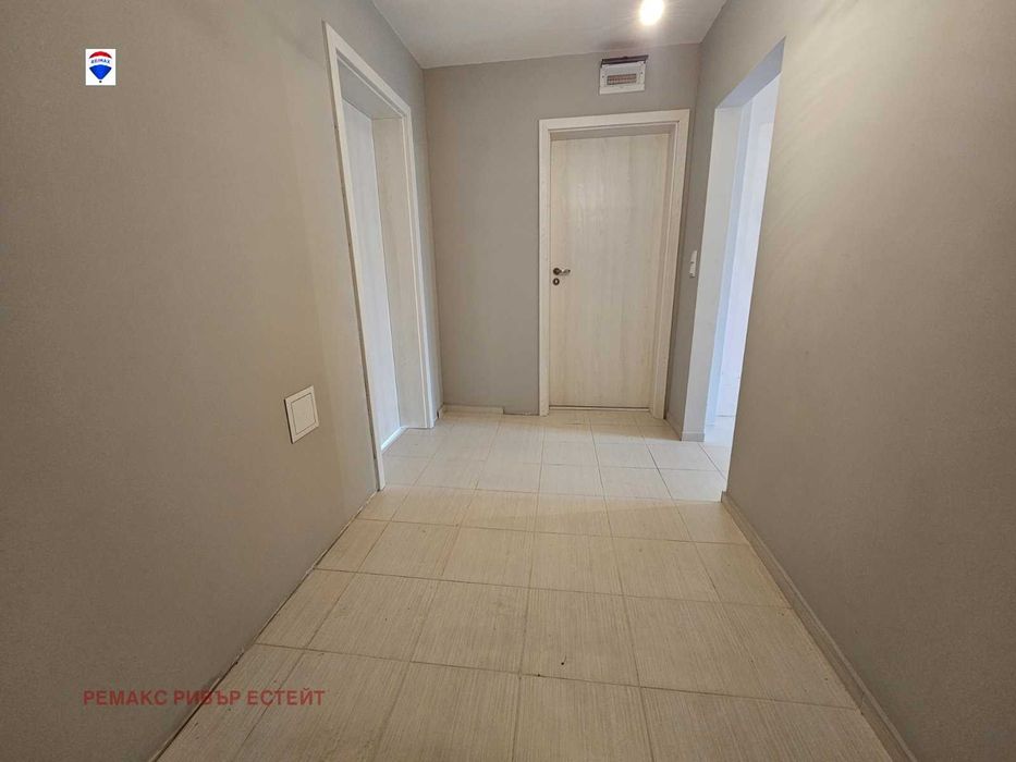 Продава се Тристаен апартамент в Русе, Чародейка - Юг - 90 кв.м за 1033 €/кв.м - Снимка #2