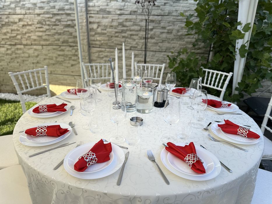 Corturi, mese, scaune de inchiriat pentru evenimente