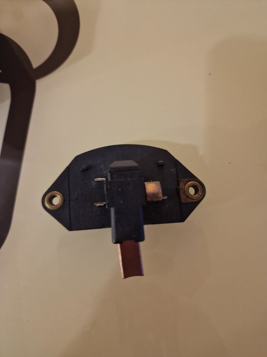 Regulator tensiune 12V