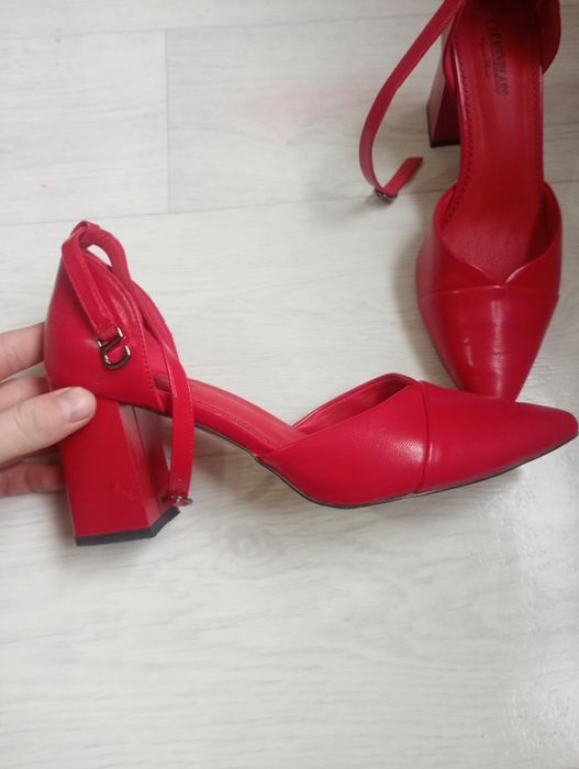 Обувь женская совершенно новая