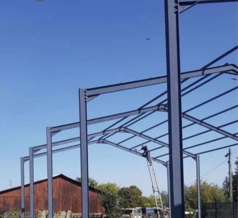 Vând structura metalica 20x10x4 .7400€