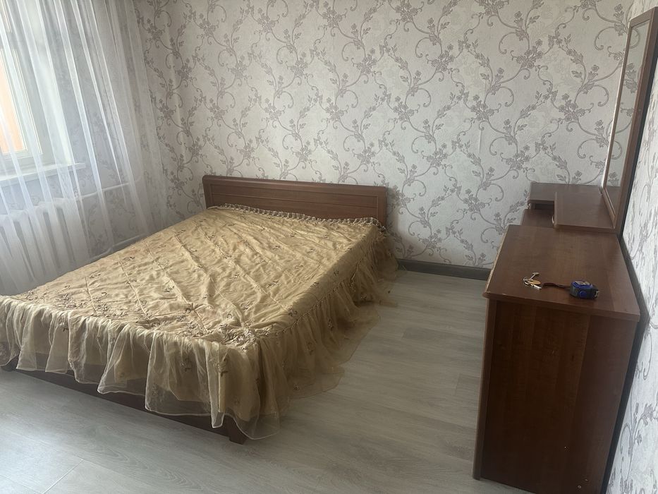 Продам спальный гарнитур