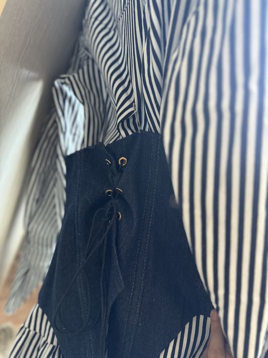 Стильное платье-рубашка с корсетом