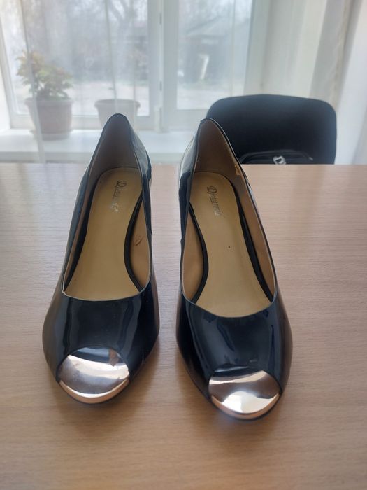 Продам туфли лакированные