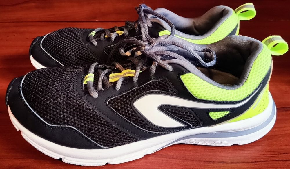 Adidași Kalenji ușori și respirabili