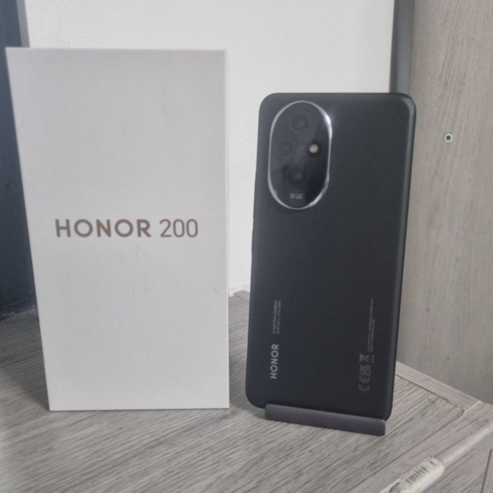 Телефо5 Honor 200 256Gb
