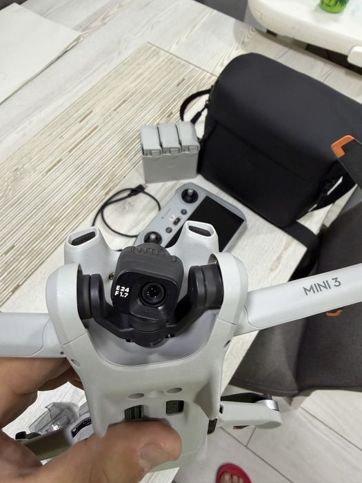Drona DJI Mini 3 Fly More Combo + Smart Controller