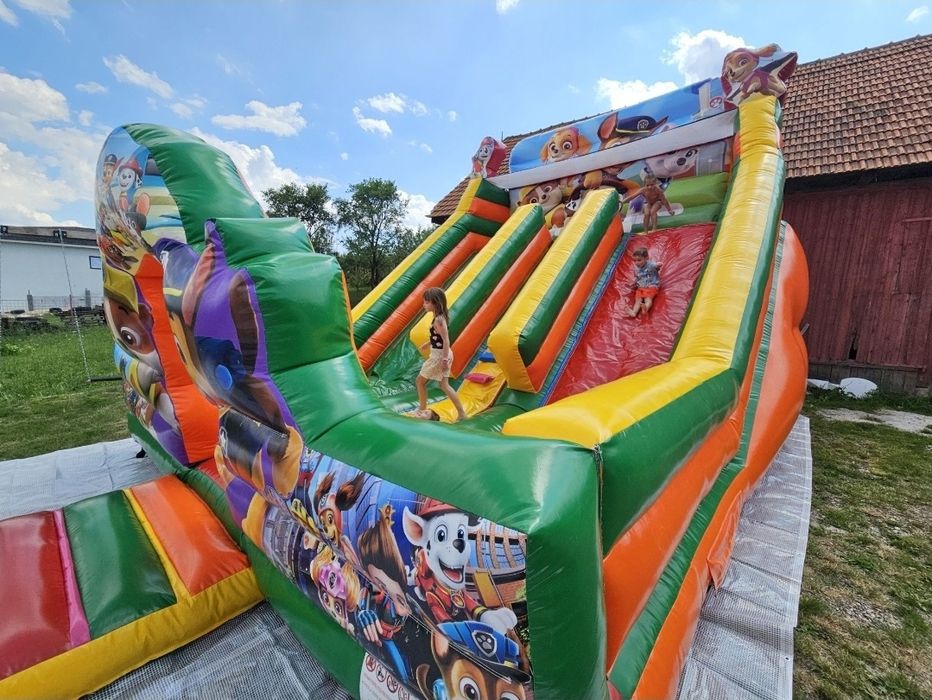 Inchiriez tobogan gonflabil 7.5x5.5x5 patrula catelusilor