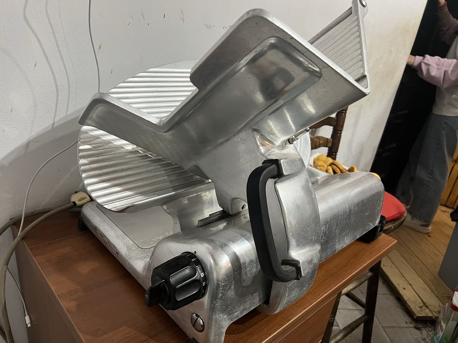 Професионална колбасорезачка