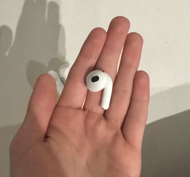 Эирподсы 4 без 1 наушника