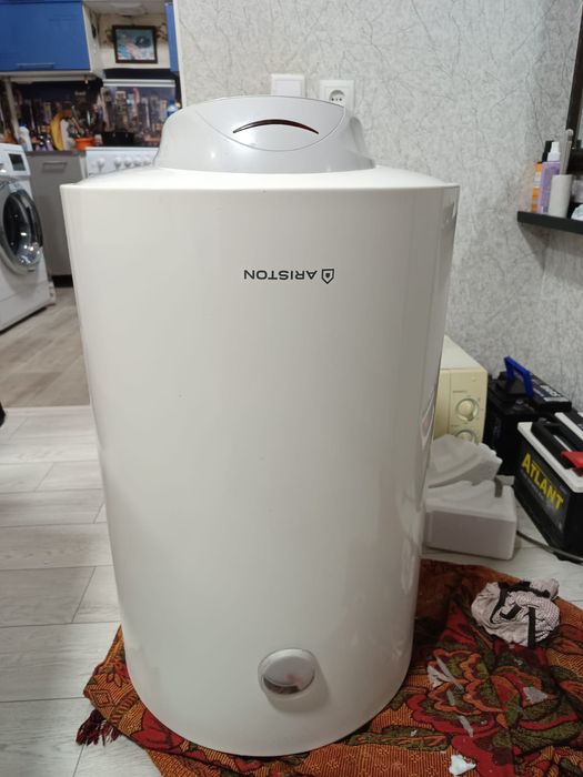 Продам водонагреватель Аристон