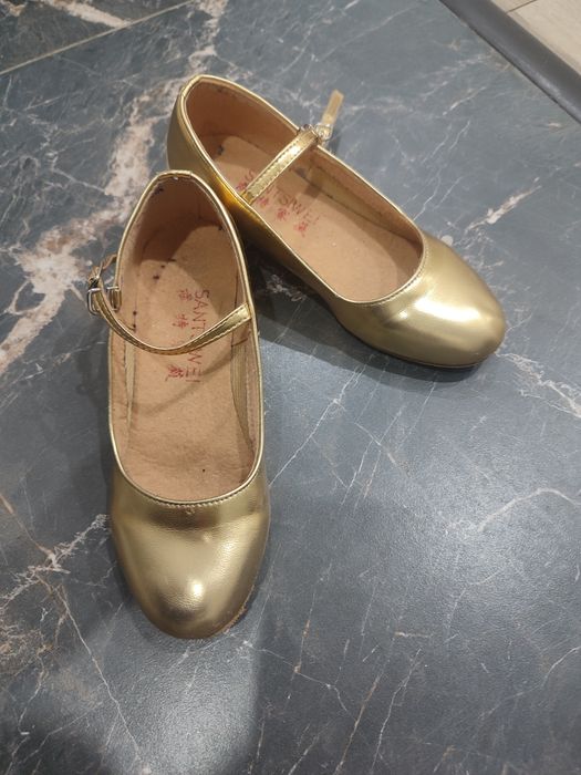 Продам детскую обувь