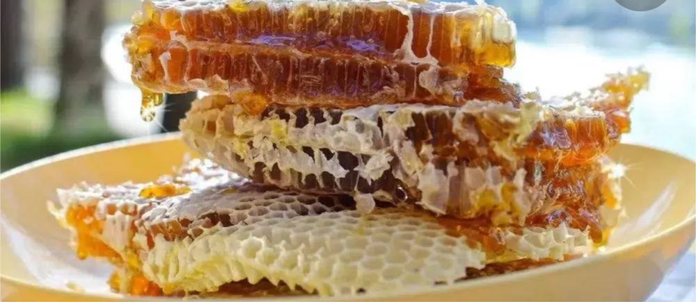 Продам мед в сотах за кг 2000