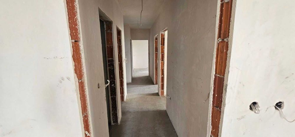 Апартамент с 3 спални в кв.Железник