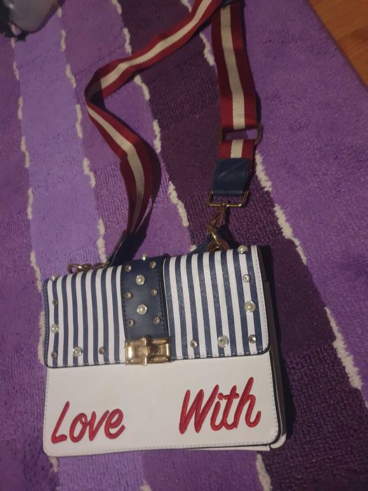 Дамска чанта с регулируема дръжка