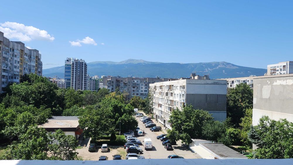 Продава двустаен апартамент в кв. Дружба 1