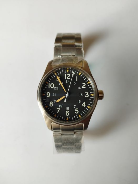 Механические часы с автоподзаводом и механическим заводом.