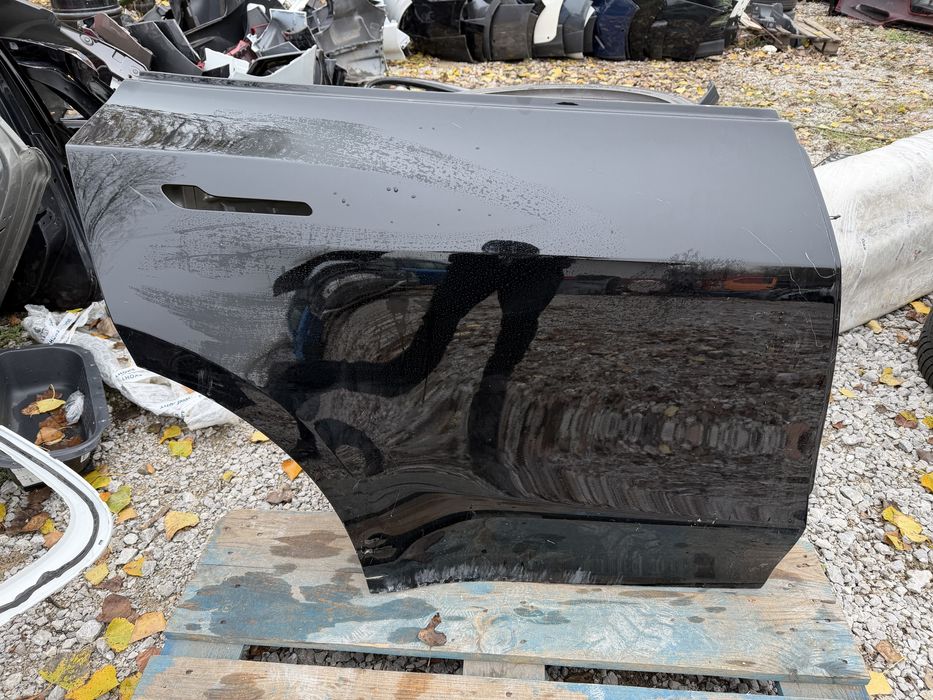 Врата Tesla Model Y