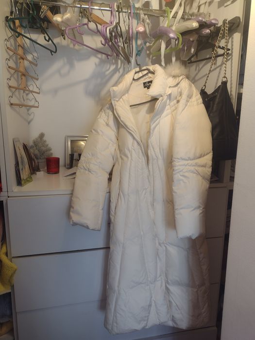 Geaca alba cu puf la guler