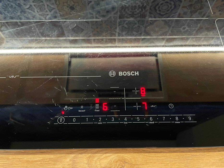 Керамичен плот за вграждане Bosch PXE611FC1E, счупено стъкло