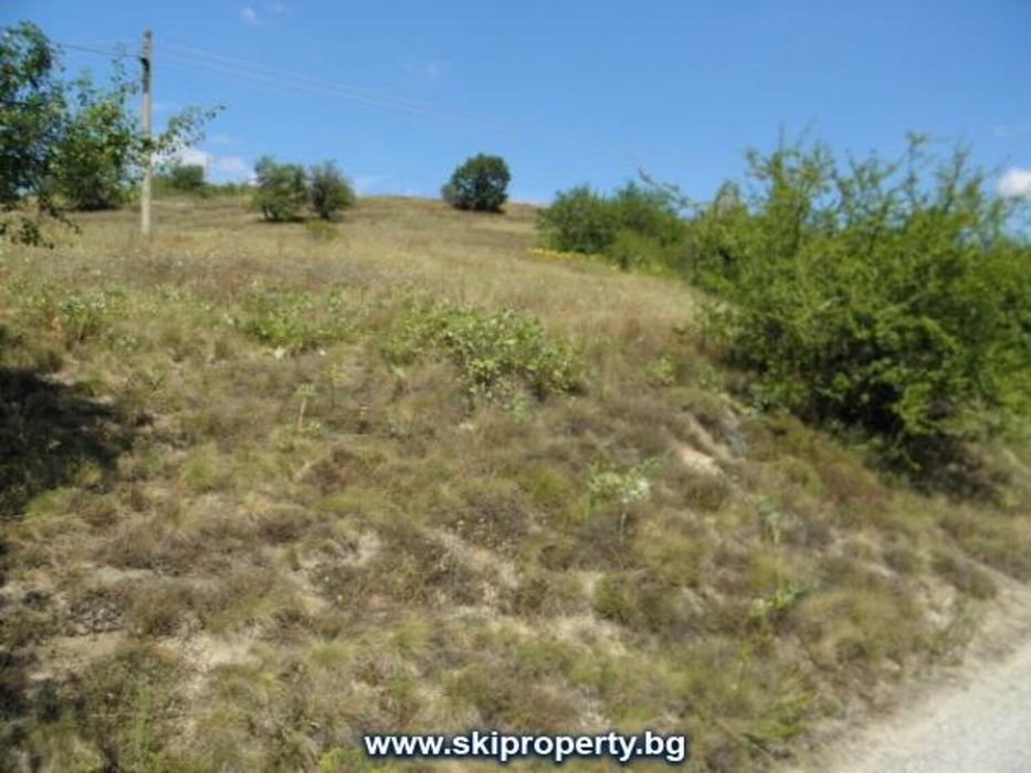 Имот с гледки към планината в Гуцал!