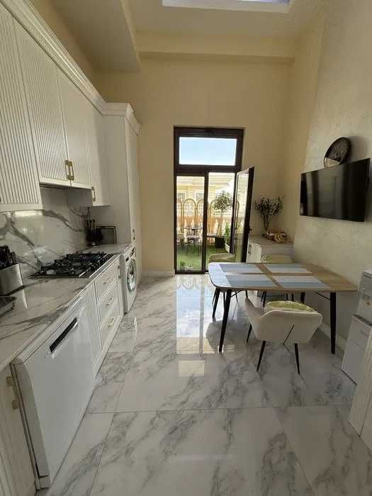 Продается квартира 
Шайхонтахурский район
ЖК Boulevard 111м2+терасса