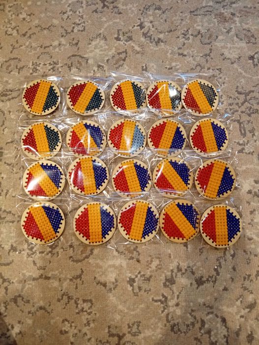 Broșe tricolor handmade