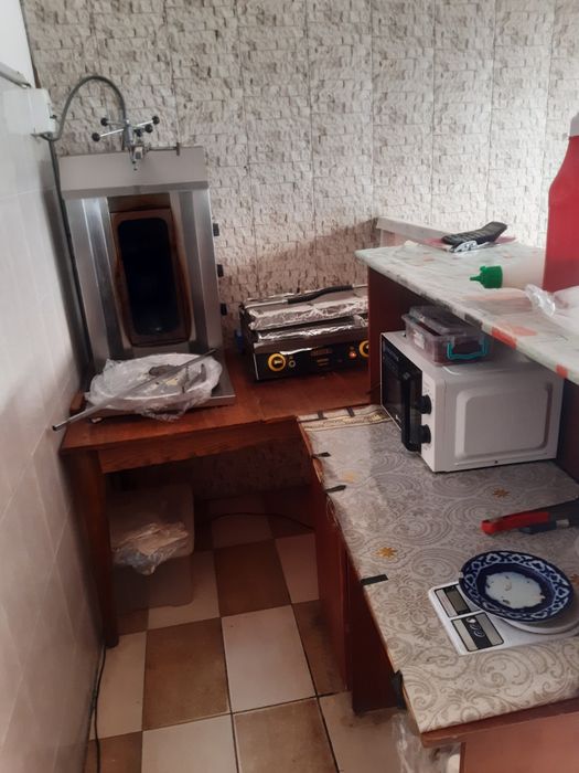 Kafe barcha jixozlari bilan 50 50 ishlatiladi