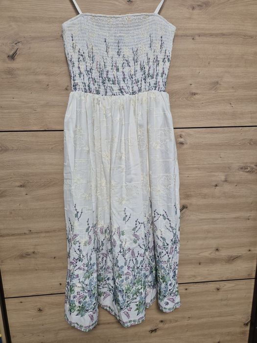 Елегантна нежна рокля