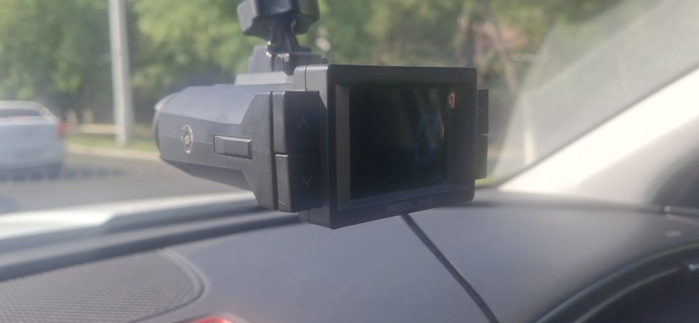 Продам NEOLINE 9700S black wifi состояние идеалное.даже плёнка не снят