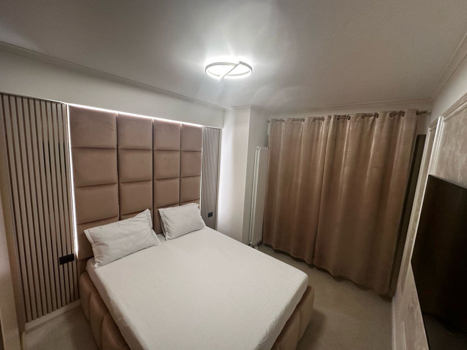 Închiriez apartament 2 camere Alezzi Odyssey – parcare subterană – Mamaia Nord
Descriere anunț