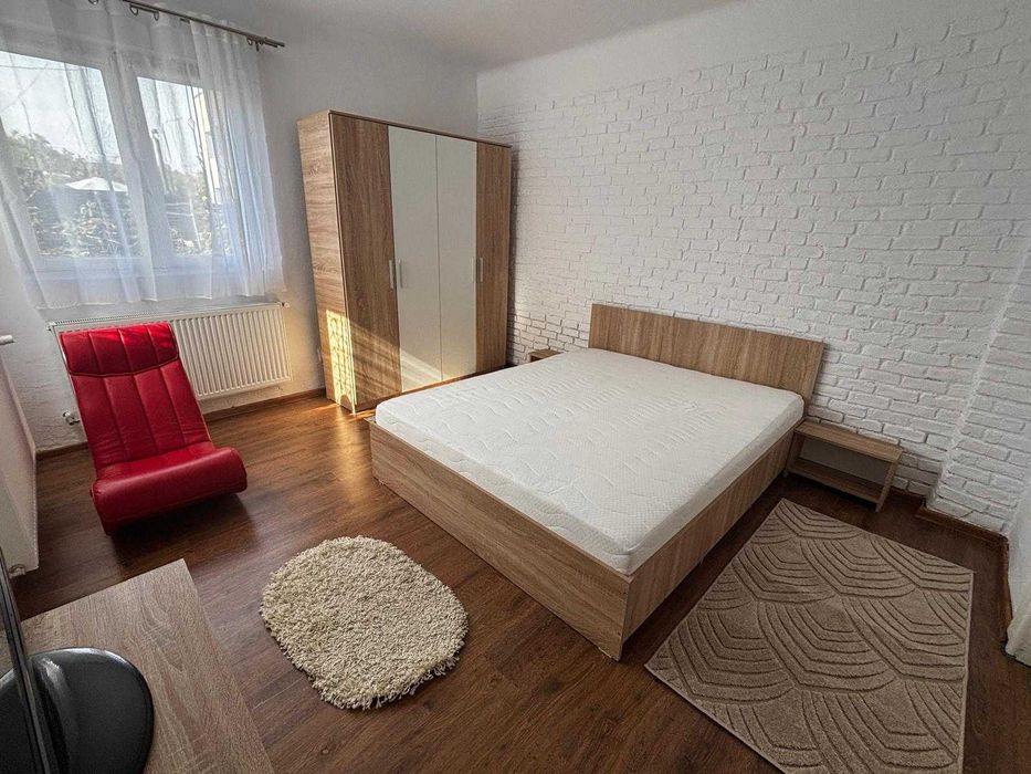 Inchiriez casa Bucurestii Noi 3 camere, renovata si mobilata modern, curte 400mp cu gratar si mobilier, metrou 8min, parcare