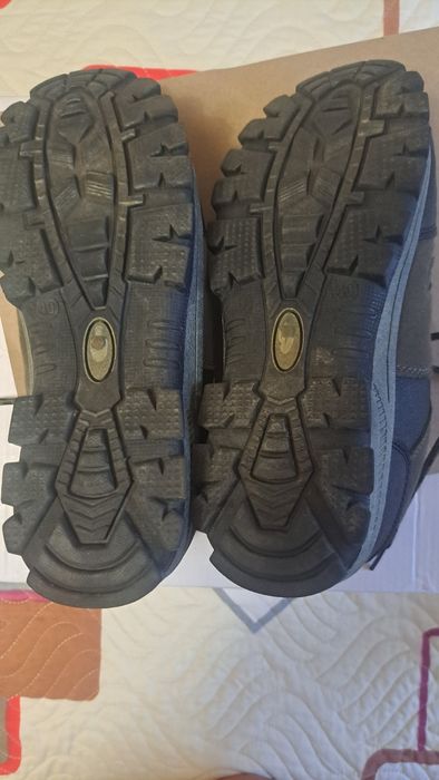 Vând încălțăminte drumetie