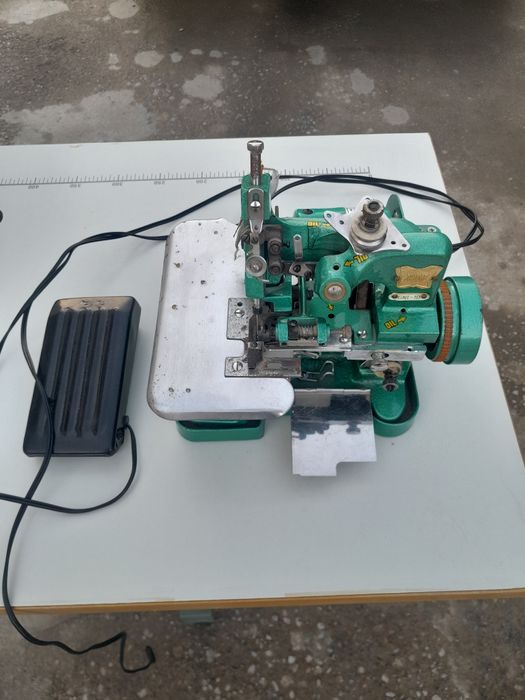 Оверлок в хорошем состоянии