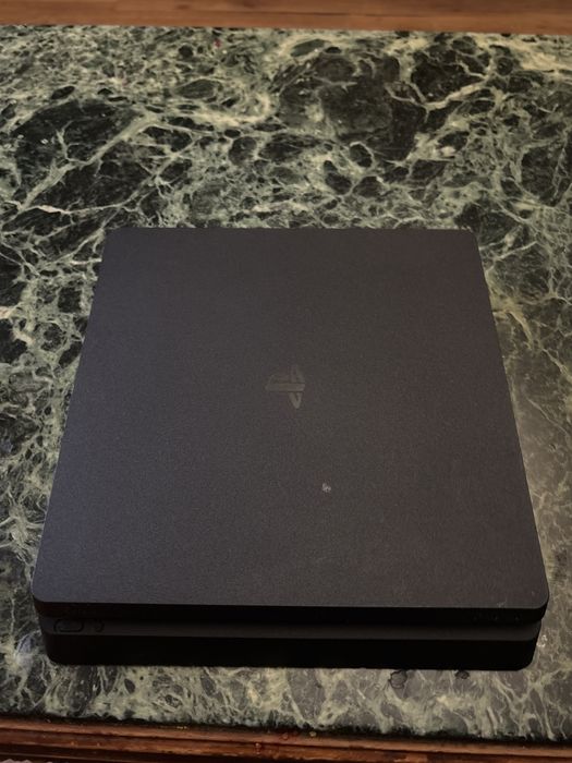 Продавам ps4 872GB използван направена профилактика със една игра със кабел за вклъчване но без HDMI кабел със едн джойстик ЦЕНА крайна