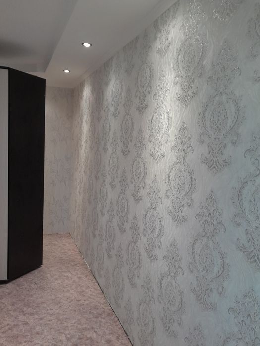 Поклейка обоев ,вытягивания стен