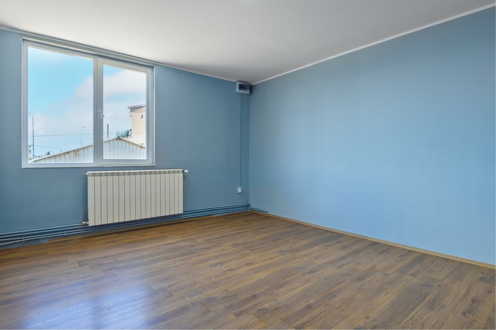 Hala cu cladire birou , curte 240 mp , acces TIR - spatiu firma