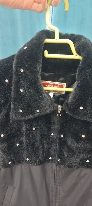 Продам женскую куртку