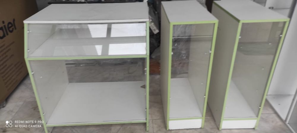 Полки для магазина или аптеки