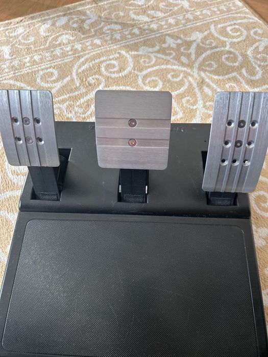 Thrustmaster T300 RS Gran Turismo Edition (EU Version) с педалями.