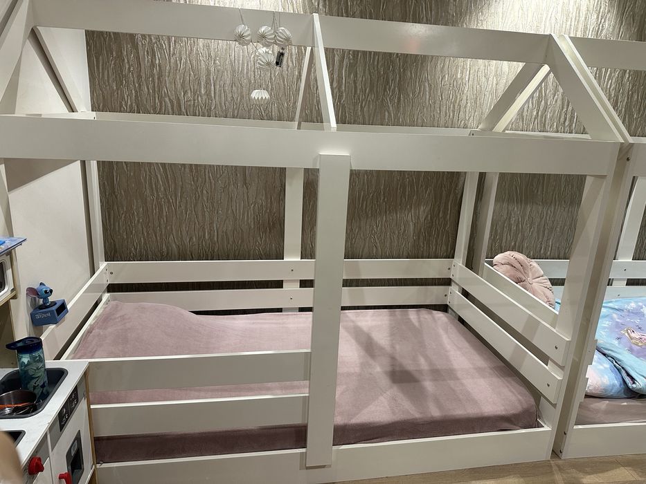 детско легло тип „къщичка“