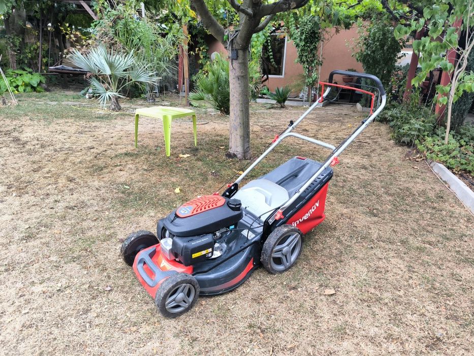 Самоходна моторна косачка Honda