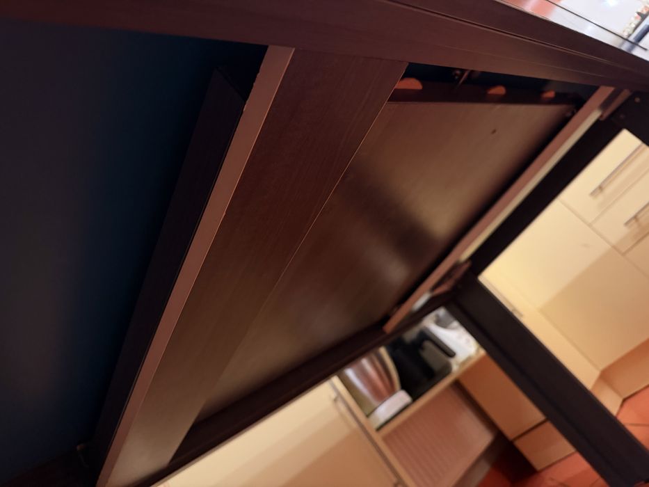 Masă extensibilă (161 - 240 cm), foarte solidă