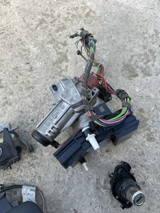 Комплект замков ручек Бмв Е34 - Е32