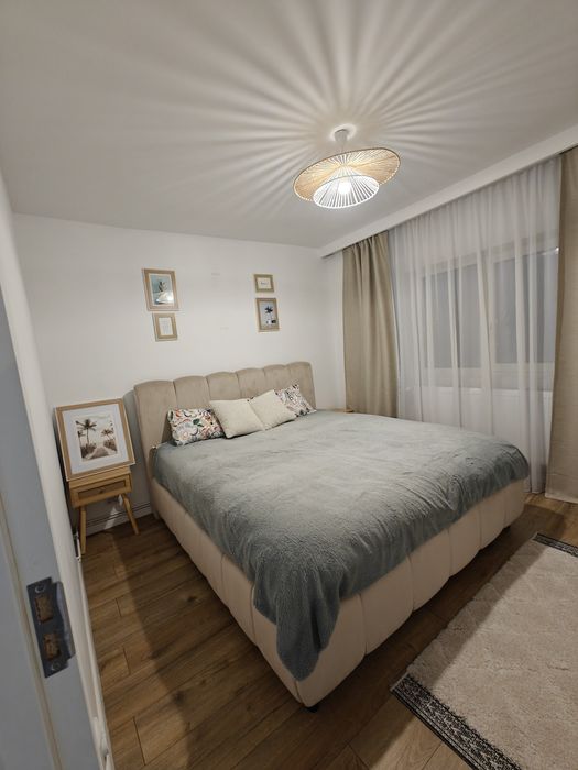 Ofer spre vânzare apartament patru camere Mioveni, renovat total, liber
