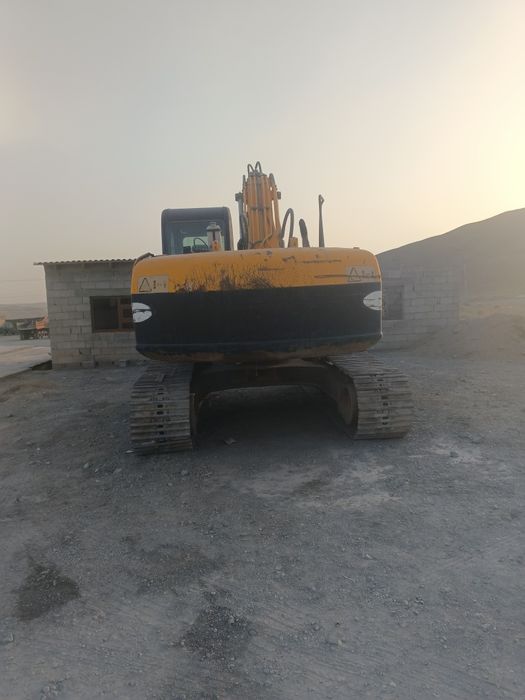Экскаватор JCB 220