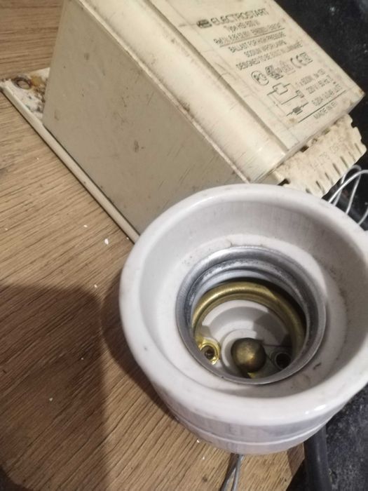 Баласт Дросел 600W + запалка + фасунга E40 за HPS лампа – без крушка